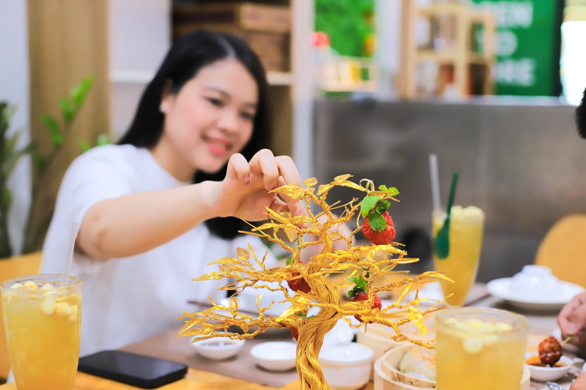 Khách tại quán